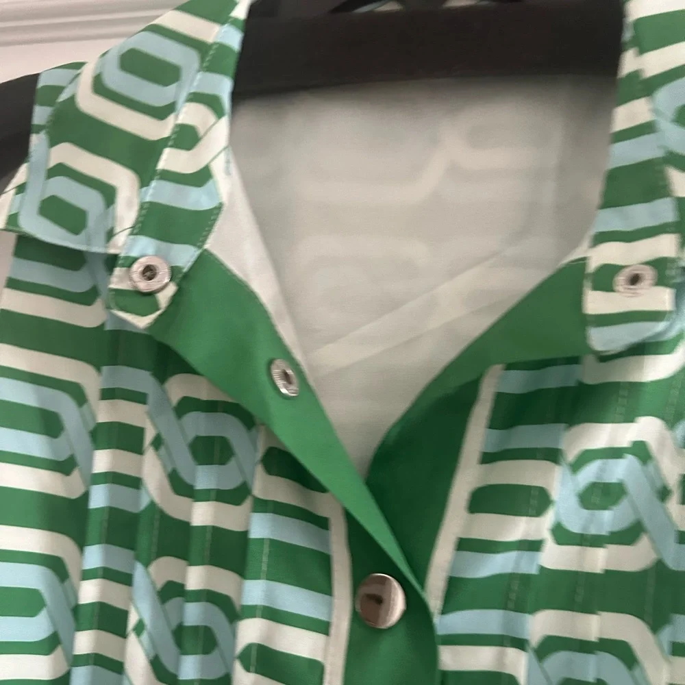 THML Green Geometric Button-Up Blouse - Picture 2 of 5